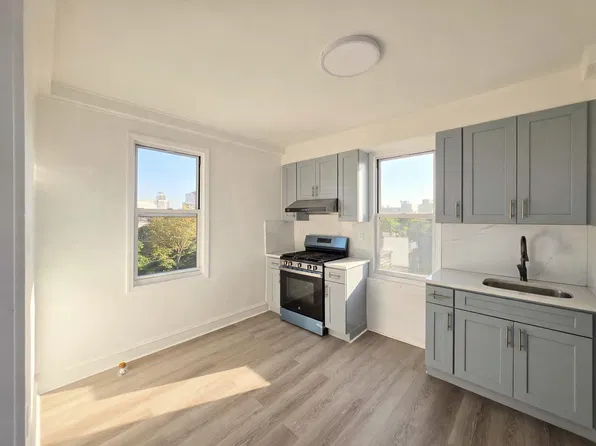 1749 Victory Blvd, Staten Island, NY