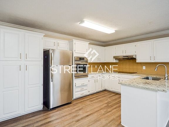 5th image of 3211 Lindas Cir SE