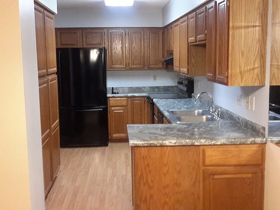 Kitchen all appliances are 10 years old or less.