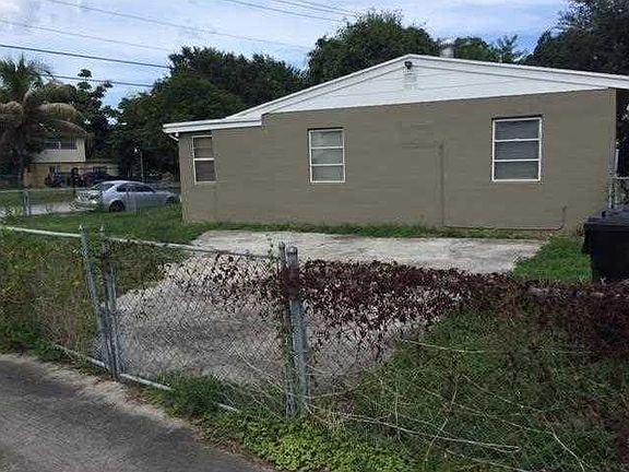 3rd image of 1560 NE 158th St