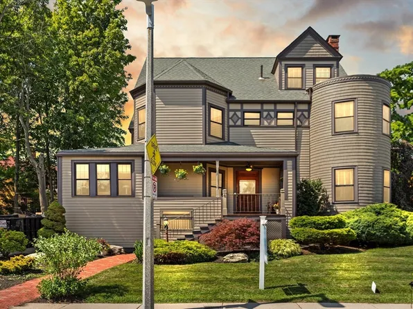 6 Fairfax St, Dorchester, MA 02124