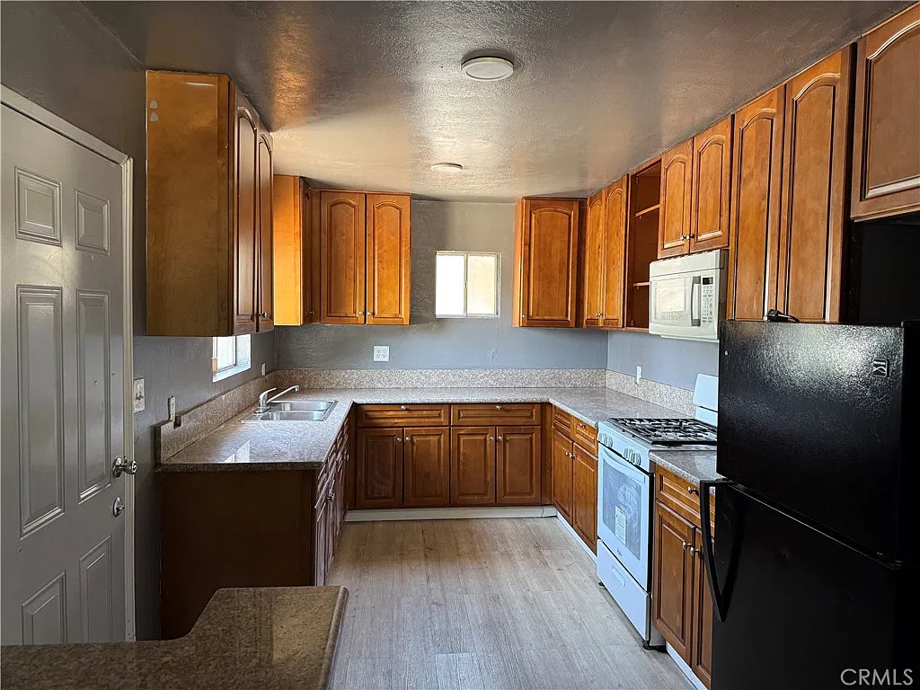 2 bed, 1051 sqft, $2,000 — Photo 3