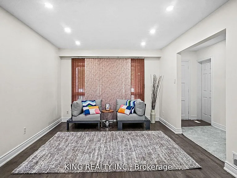 16 Wimbledon Ct — Photo 11