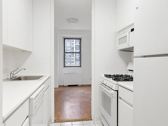 5th image of 300 E 40th St APT 16S