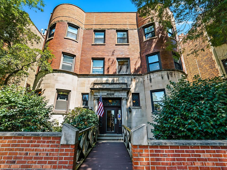 1st image of 1044 W Byron St APT 2E