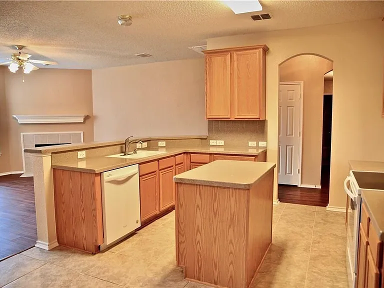 1427 Autumnmist Dr — Photo 2
