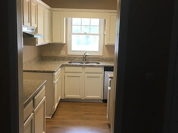 4th image of 2388 Cove Rd