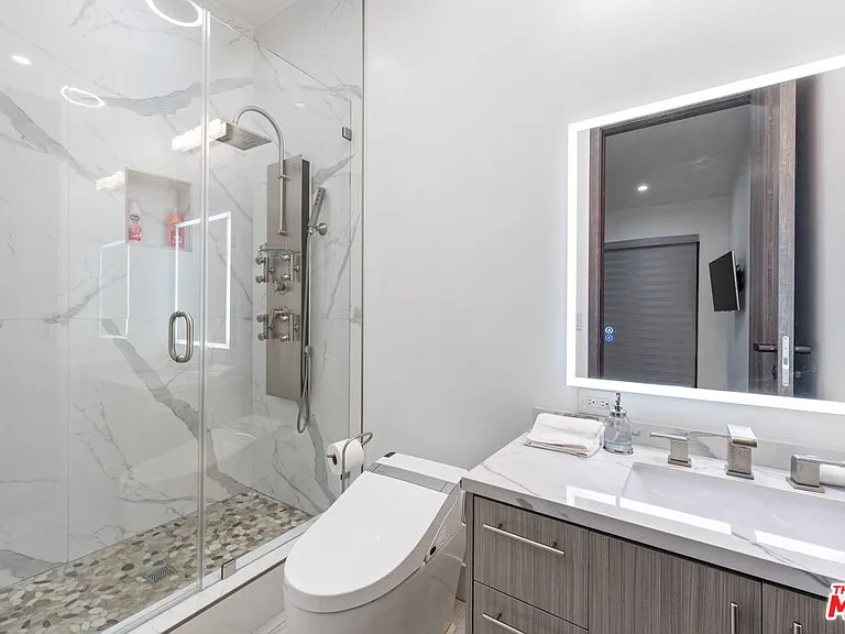 6181 Temple Hill Dr — Photo 36