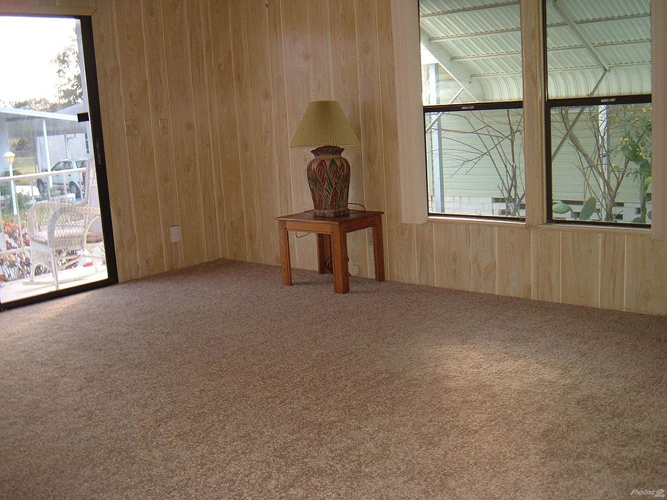 LIV. RM. W/SLIDER & NEW CARPET