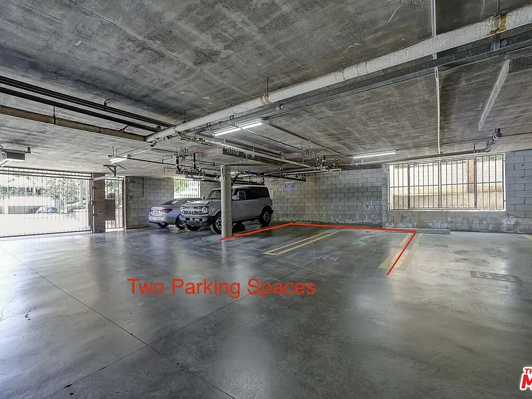 11939 Gorham Ave #105 — Photo 33