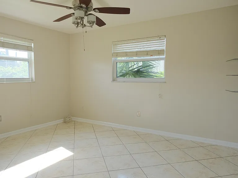 980 Woodland Ave — Photo 7