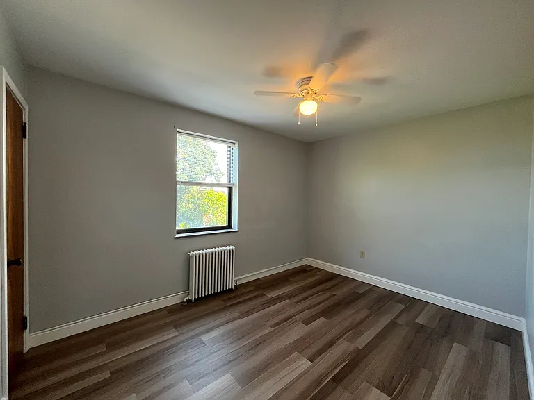 Royal Gardens Apartments — Photo 21