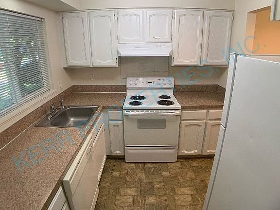 5th image of 3031 NE Juniper Ave