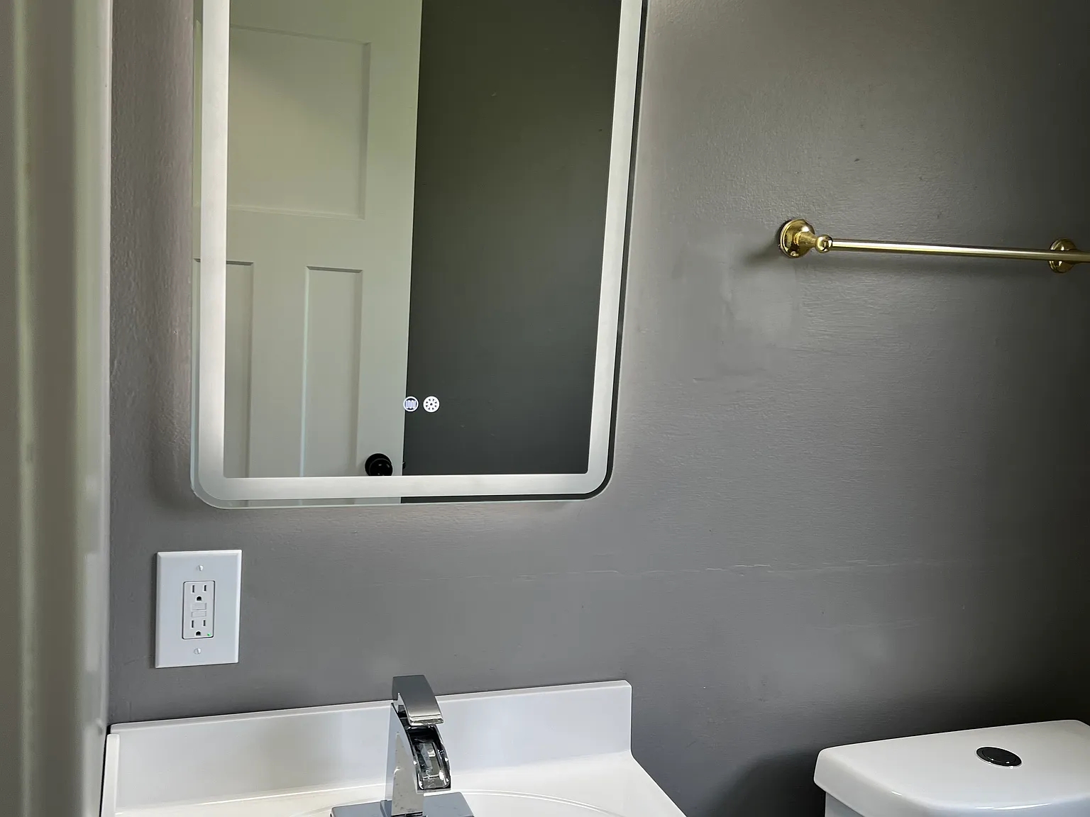 3 bed, 1.5 bath, 1300 sqft, $1,995 — Photo 2
