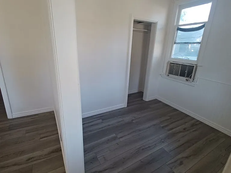 335 S 5 E — Photo 21