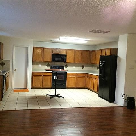 2nd image of 4501 Courtside Dr