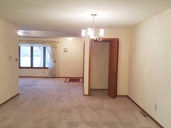 3rd image of 420 Lake Ave APT B