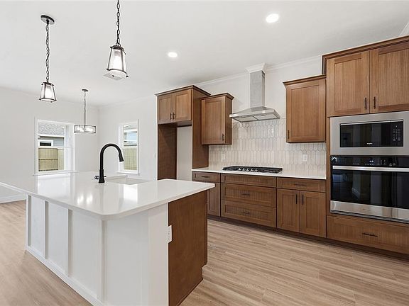 5th image of 6735 SW 10th Ln