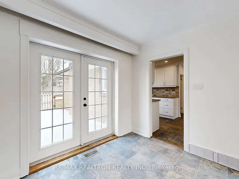 24 Fenelon Dr — Photo 14