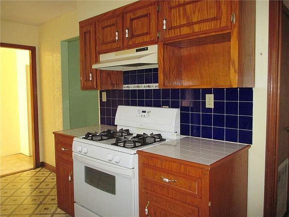 5th image of 1021 Clare Dr