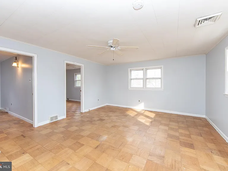 24 W Branch Ave #B — Photo 9