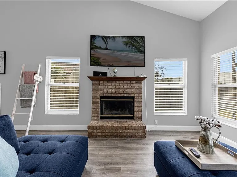 2820 Smithfield Dr — Photo 7