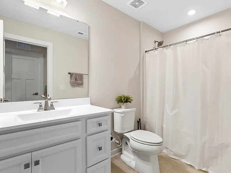 913 Leyburn Ln — Photo 13