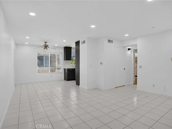 8828 Burnet Ave Unit 9, North Hills, CA 91343