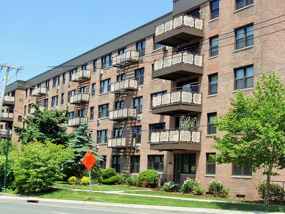 1st image of 2 Birchwood Ct