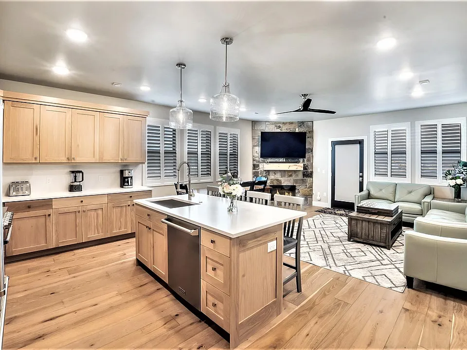 1145 E Helling Cir #103