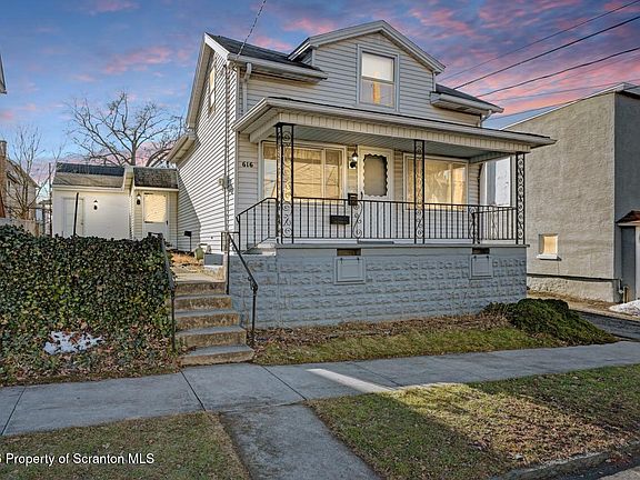 3rd image of 616 Birch St