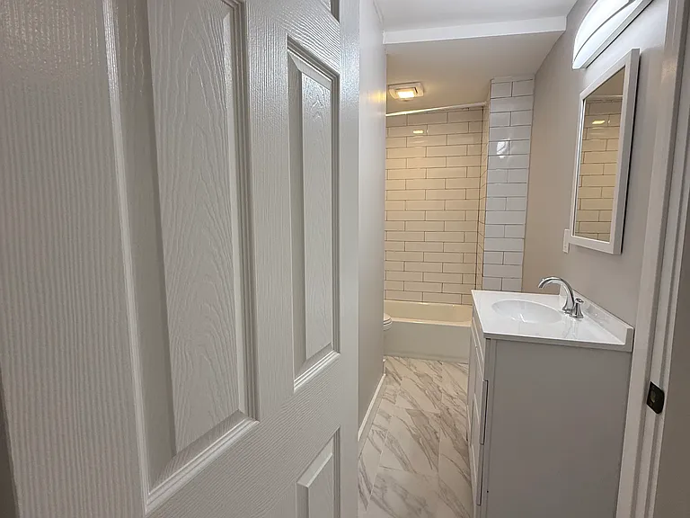 324 Congress Ave #3 — Photo 8