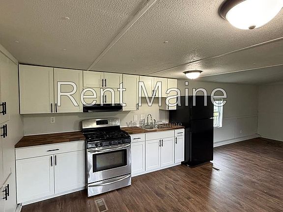 2nd image of 7 Hall Dr
