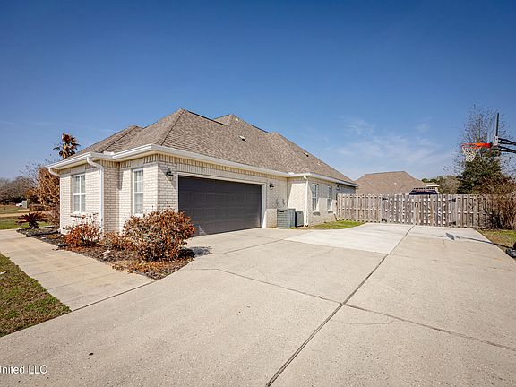 3rd image of 6105 Mossy Oak Dr E