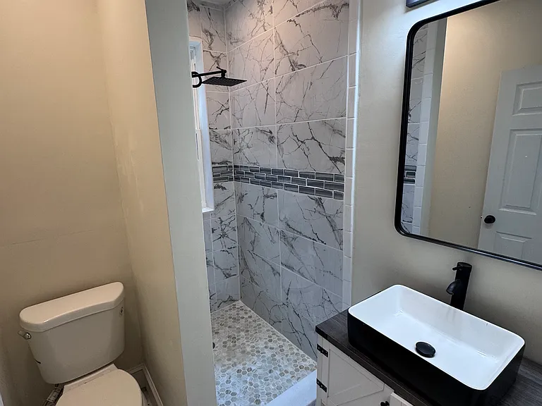 Bathroom (2nd Floor)