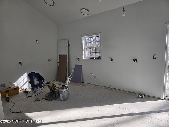 5th image of 253 Oakenshield Dr
