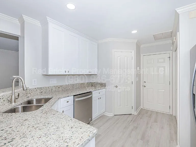 4709 Morning Dew Ct — Photo 14