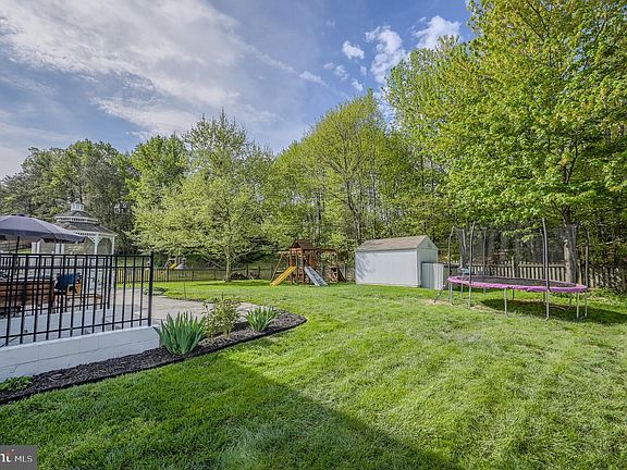 5th image of 16087 Olmstead Ln