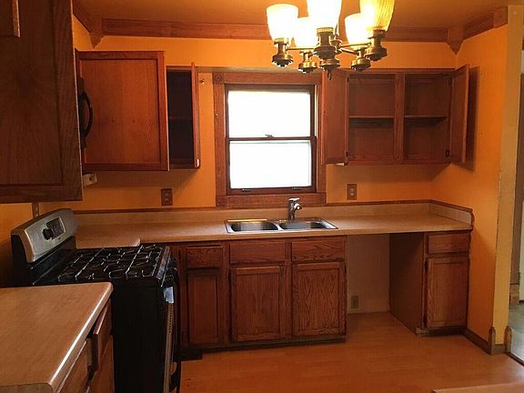 5th image of 2400 W 61st Pl
