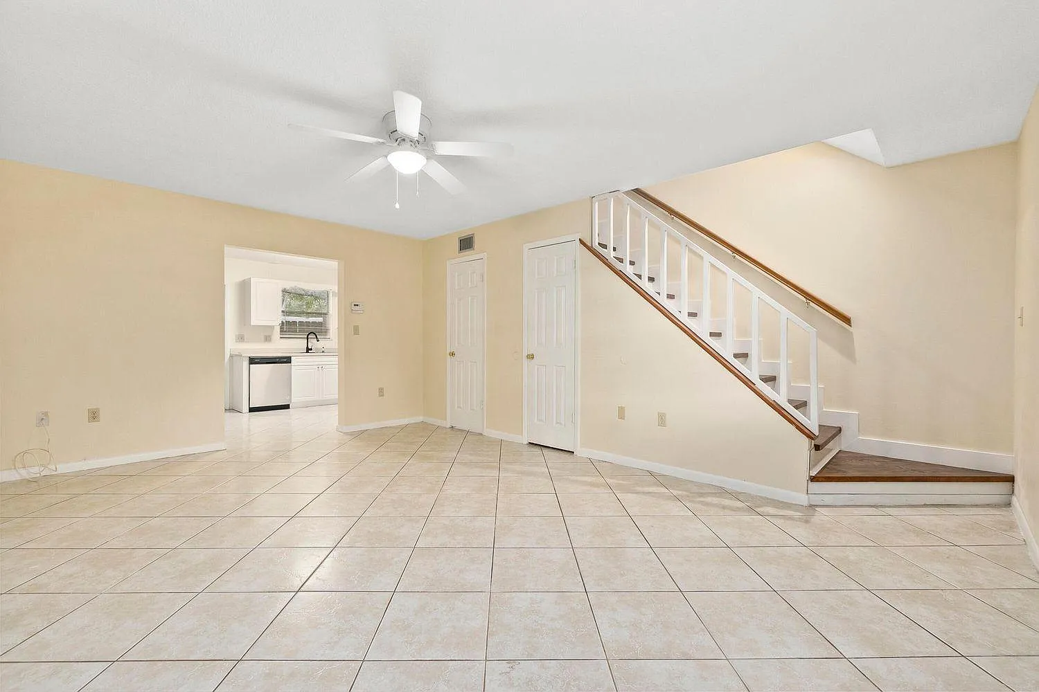 2 bed, 2.5 bath, 1120 sqft, $1,695 — Photo 2