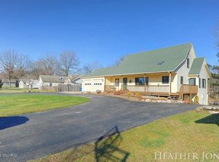 10138 Sharon Dr, Greenville, MI 48838