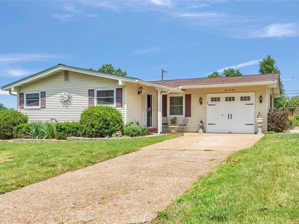 201 Freeman Dr, Saint Louis, MO 63129