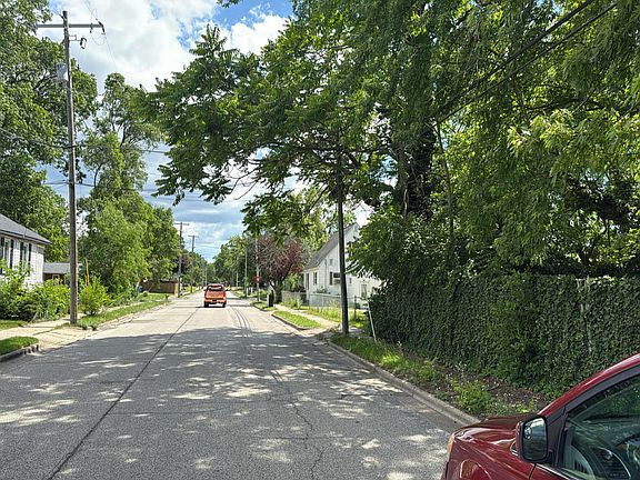 5th image of 1057 Burton Rd