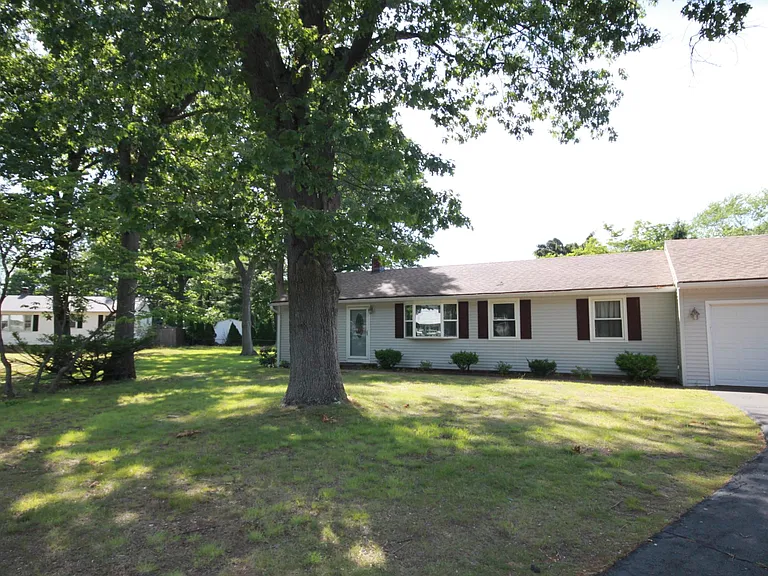 71 Bradley St — Photo 3
