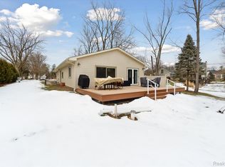 16129 Haviland Beach Dr, Linden, MI 48451