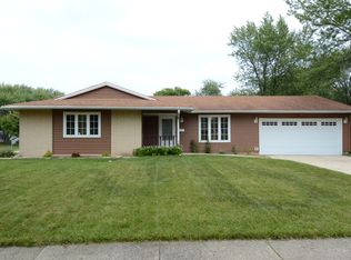 525 Fairview Ln, Schaumburg, IL