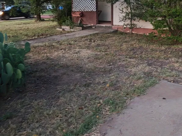 900 S 13th St, Slaton, TX 79364