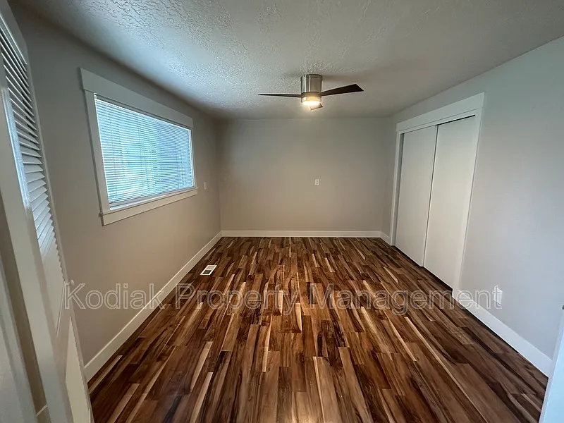 1525 N Marilyn Dr — Photo 4