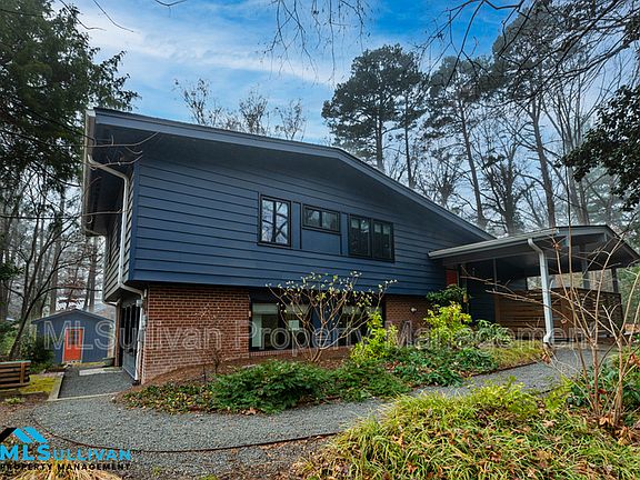 2nd image of 313 N Estes Dr
