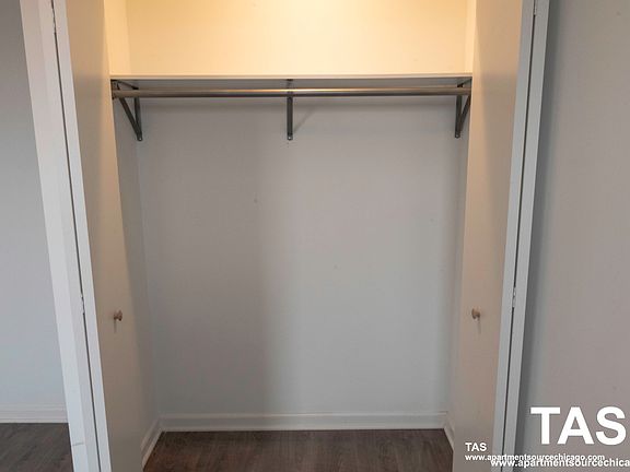 5th image of 940 W Winona St APT 703